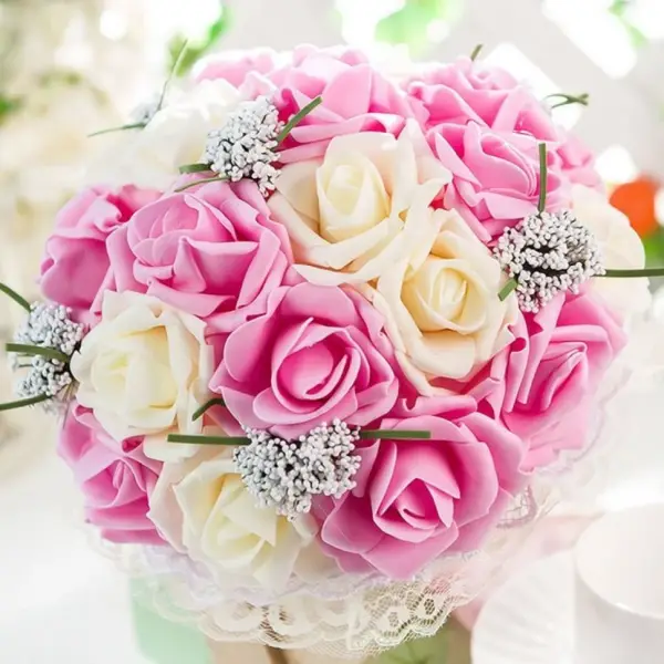 Букет невесты из белых и розовых роз № 11