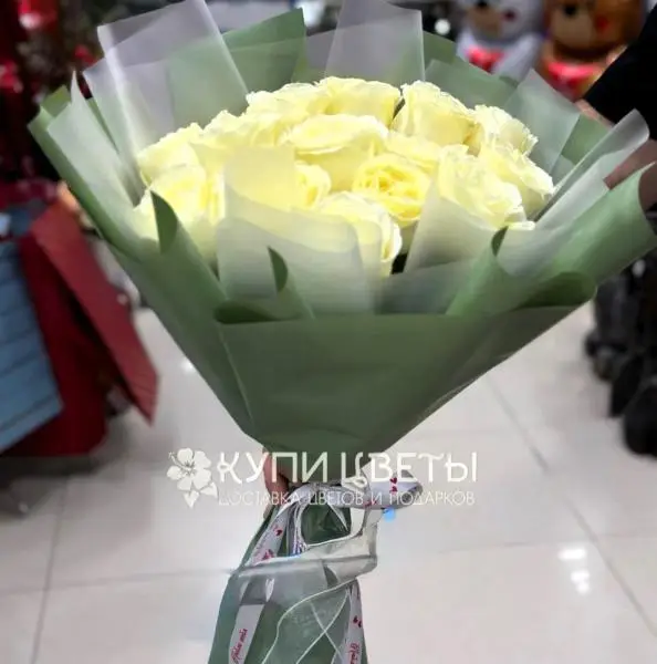 Букет из 15 белых роз "Белая магия"