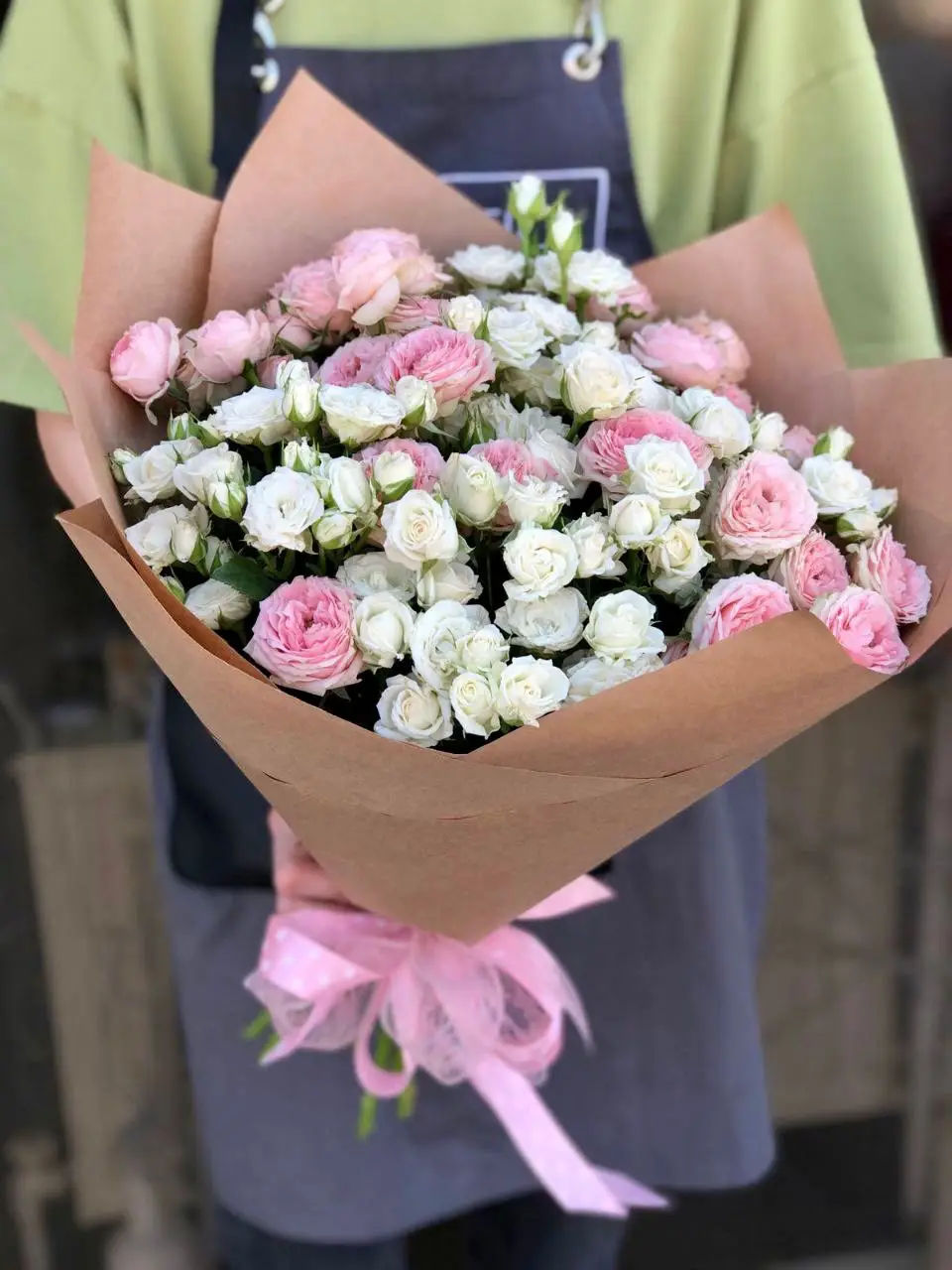 Букет из кустовых роз