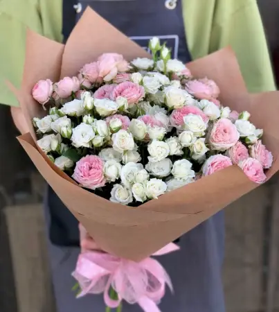 Букет из кустовых роз